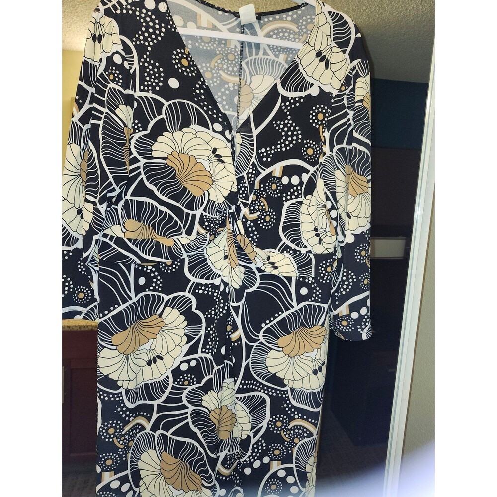 Perception Woman Knotted Front V Neck Floral Plus Dress 2X